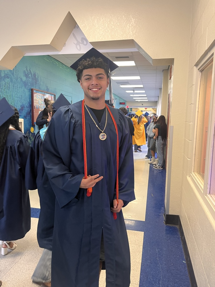 One last set of memories before these Tigers take over the world. 💙🧡🔥  #BetterAtCarroll #SeniorSunday #ClassOf2026 #TPND