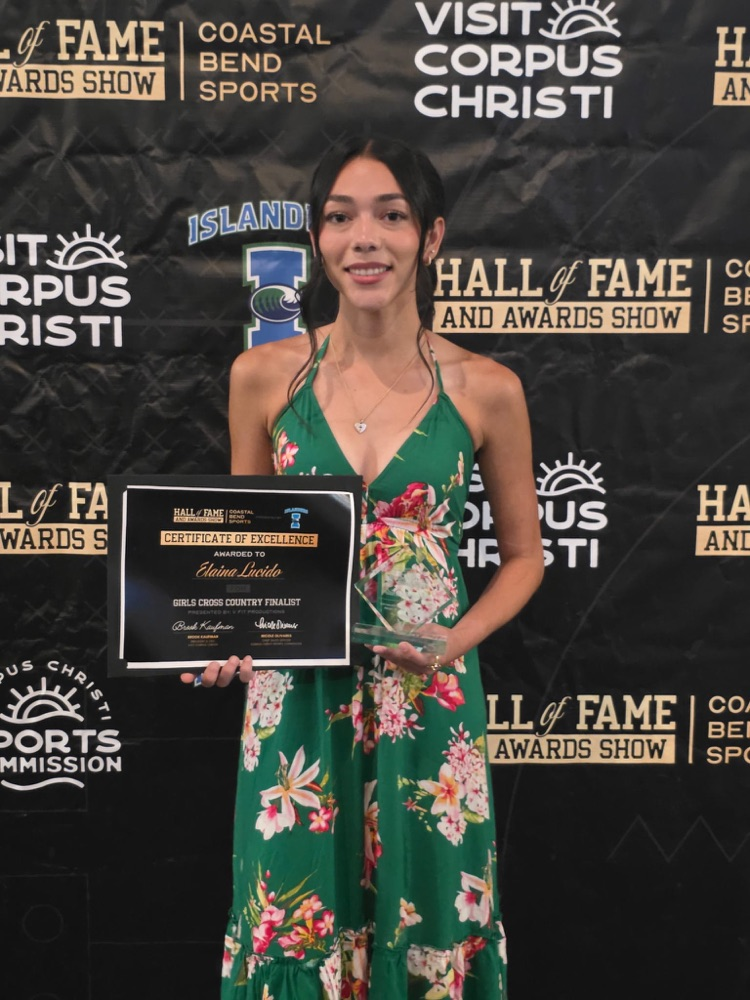 🏃‍♀️❤️ Congratulations to Elaina Lucido for receiving the Corpus Christi Hall of Fame Award in Cross Country tonight!