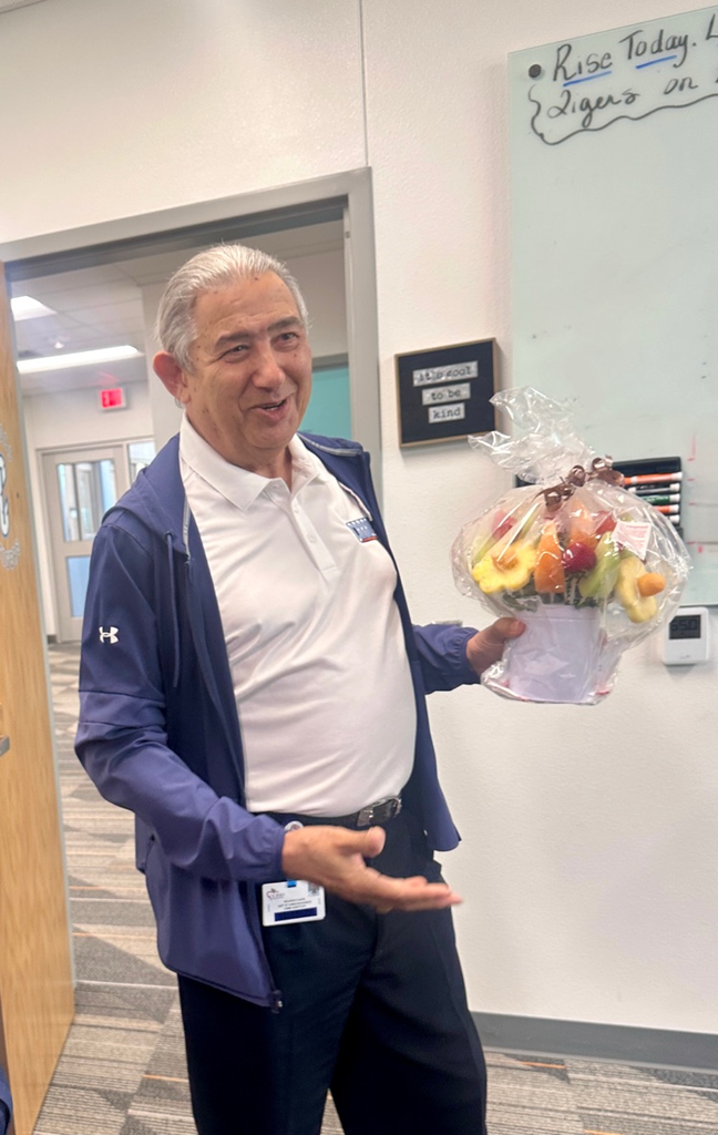 🐅💙🧡 A huge Tiger shoutout to our part-time Assistant Principals, Mrs. Reyna and Mr. Chapa!