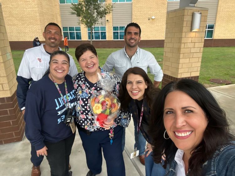 🐅💙🧡 A huge Tiger shoutout to our part-time Assistant Principals, Mrs. Reyna and Mr. Chapa!