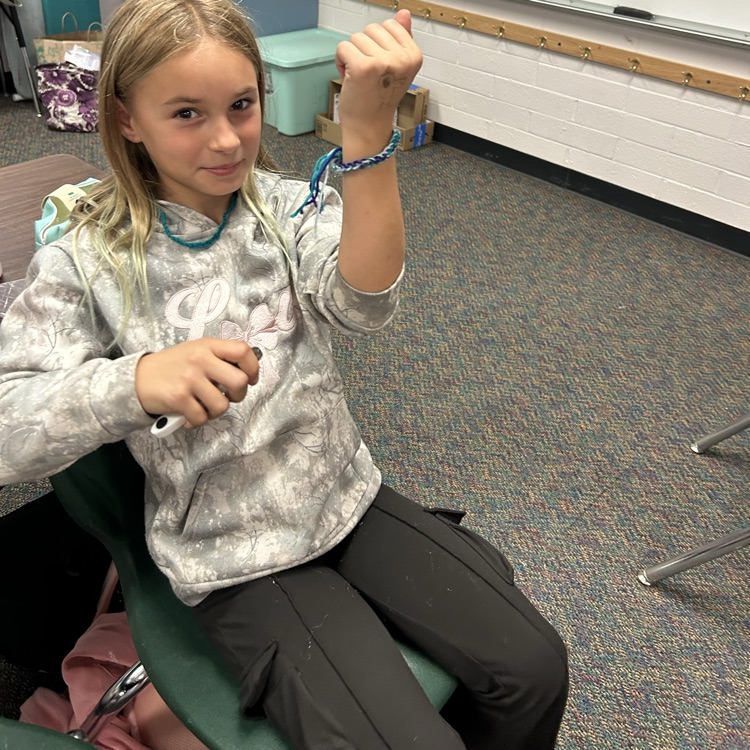 girl with yarn