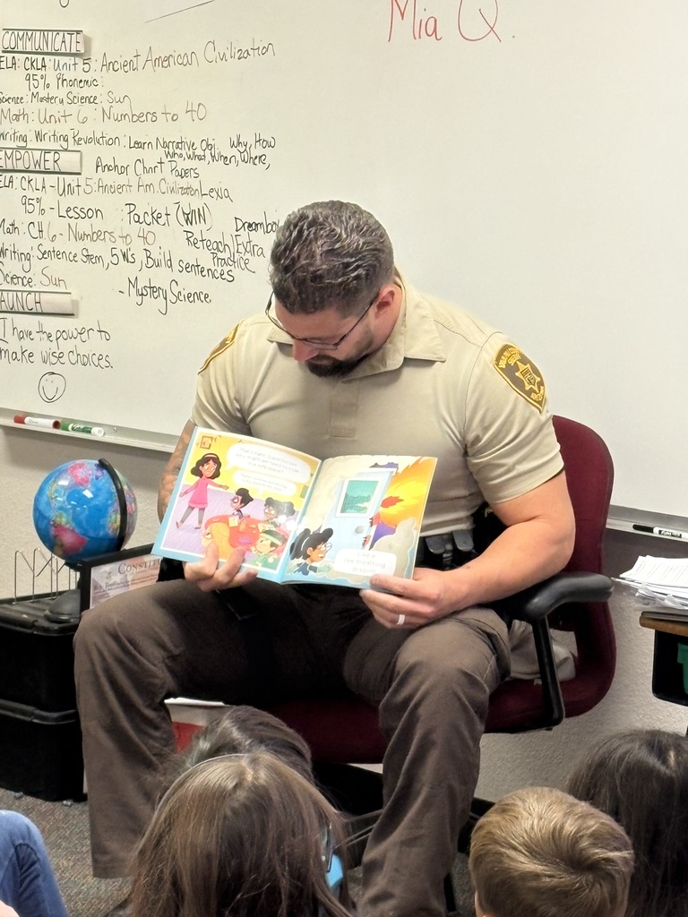 Deputy Hawkins reading to 1st Grade