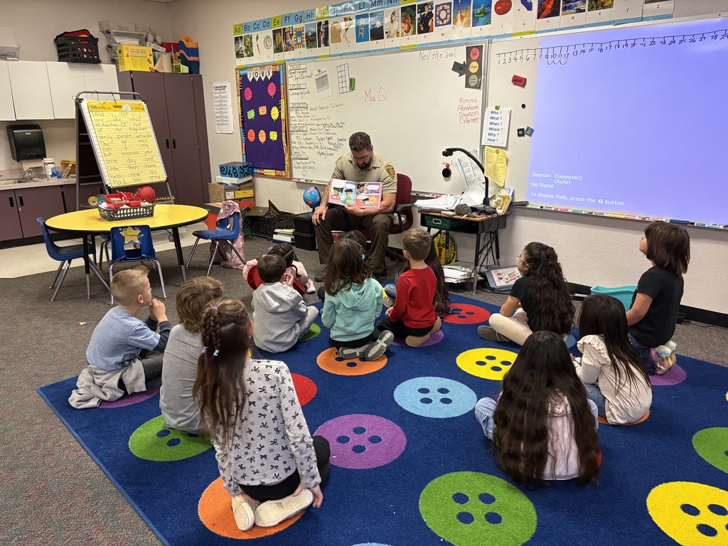 Deputy Hawkins reading to 1st Grade