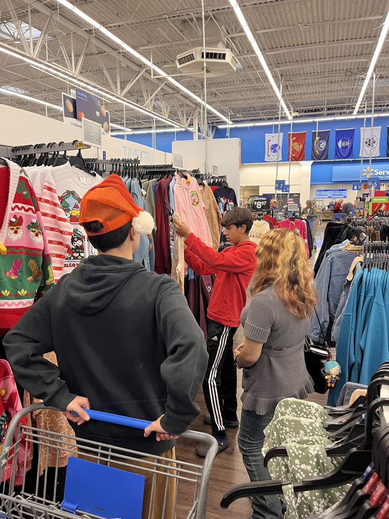 DDB Student Council shopping for local families for the holidays