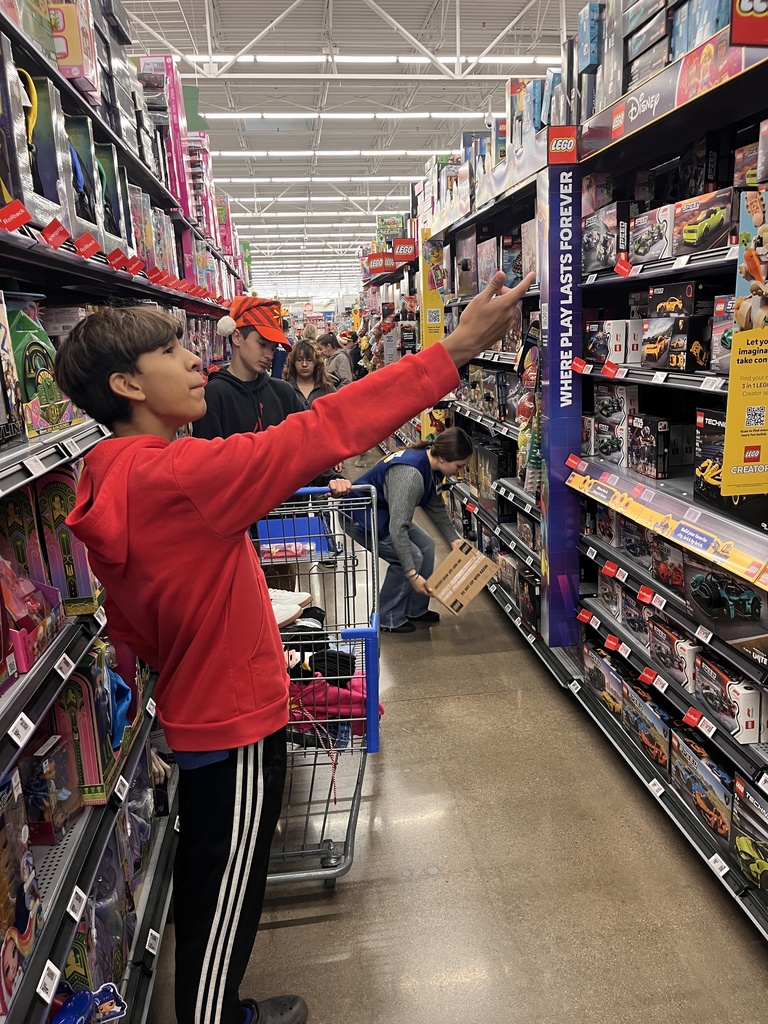 DDB Student Council shopping for local families for the holidays