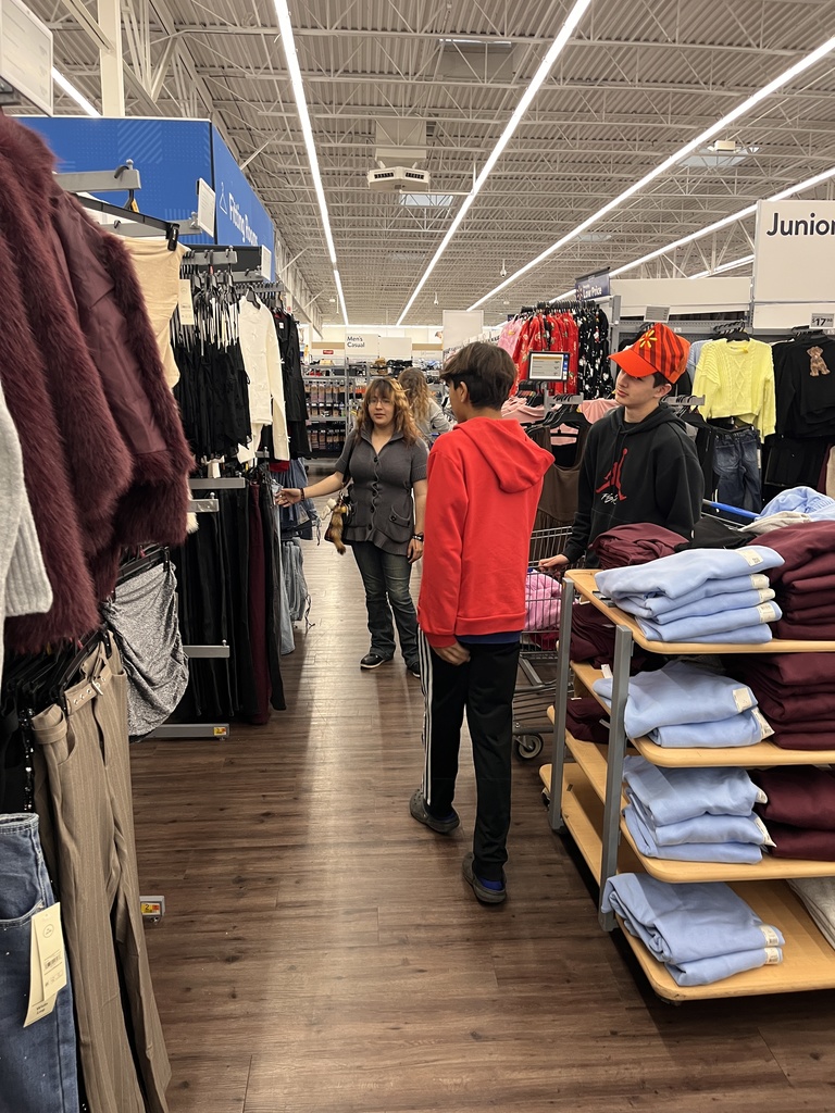 DDB Student Council shopping for local families for the holidays