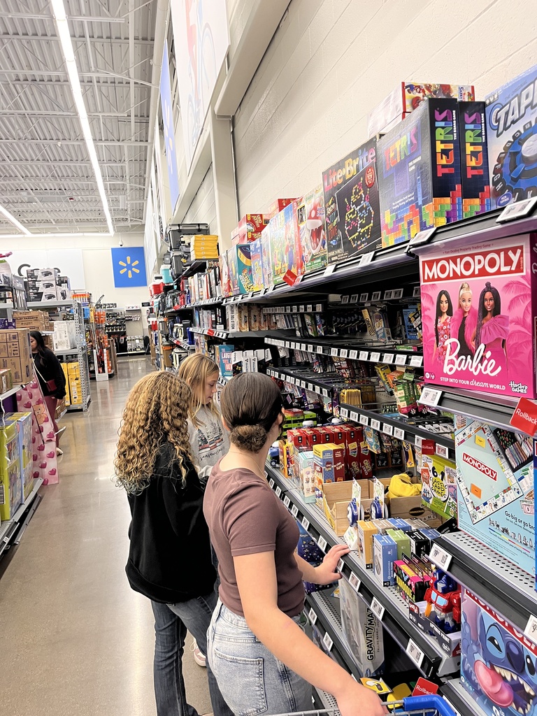 DDB Student Council shopping for local families for the holidays