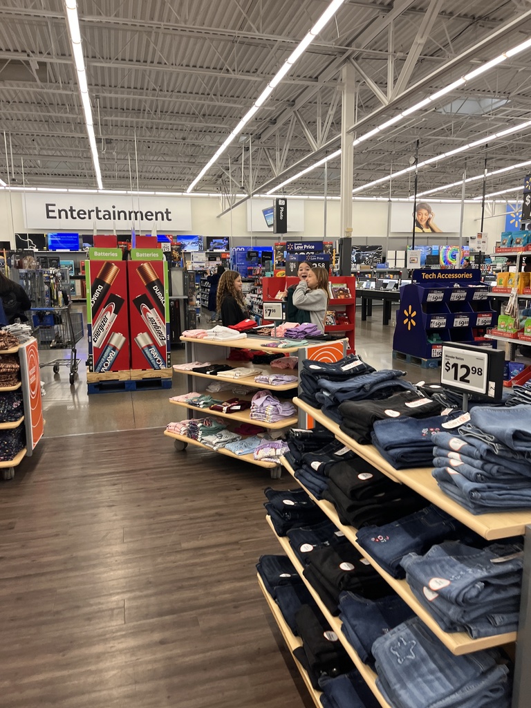 DDB Student Council shopping for local families for the holidays