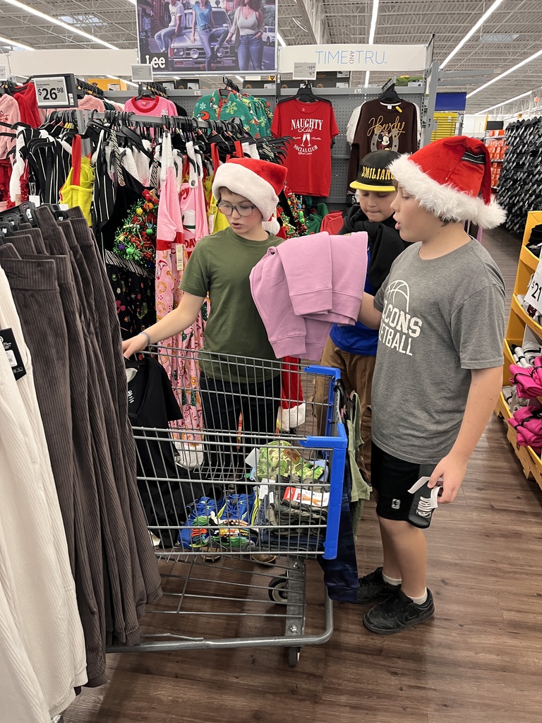 DDB Student Council shopping for local families for the holidays