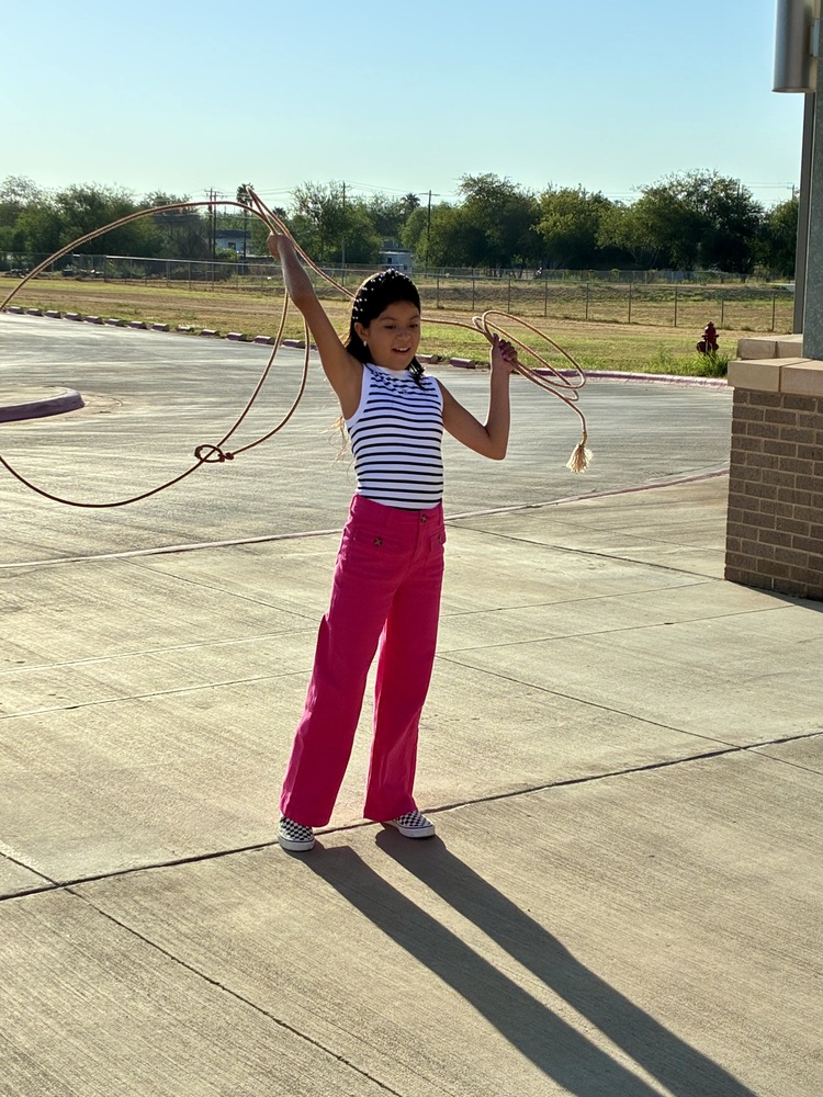 4th Grade RBE student roping.