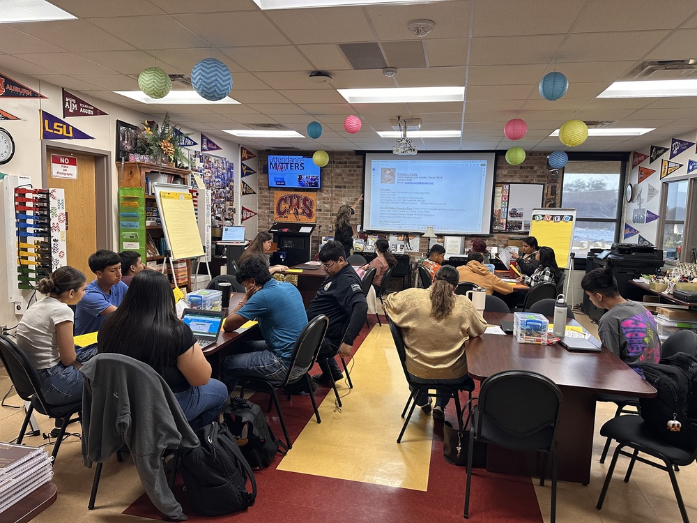 Seniors work on Scholarship Applications
