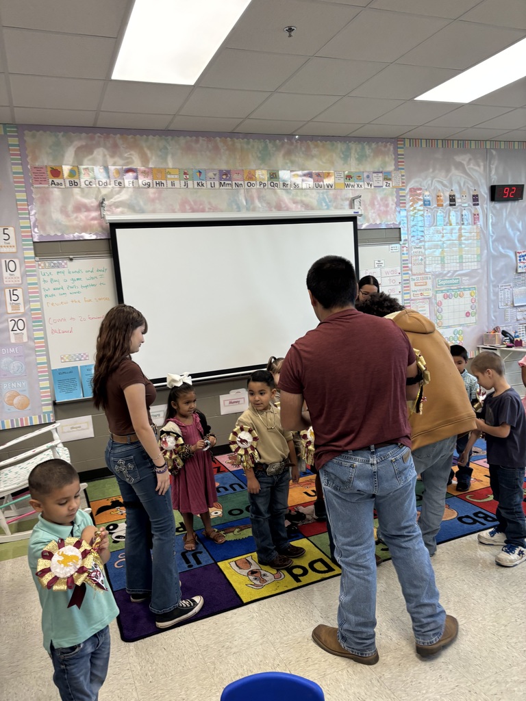 Mrs. Thomas’s Floral Design class visited our RBE Kindergarteners today