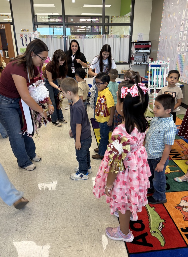 Mrs. Thomas’s Floral Design class visited our RBE Kindergarteners today