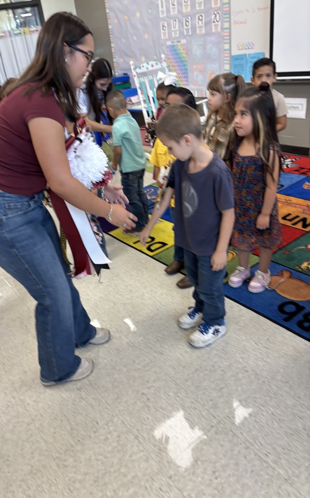 Mrs. Thomas’s Floral Design class visited our RBE Kindergarteners today
