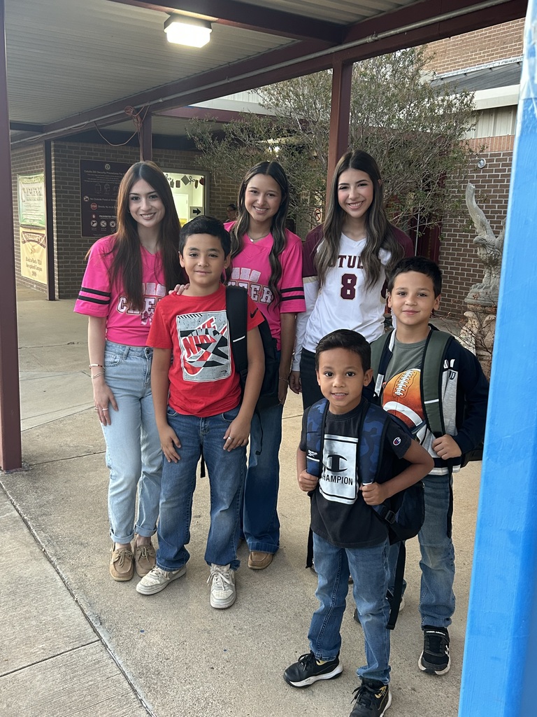 The CHS Cheerleaders and Football Players welcomed students at Encinal Thursday morning.