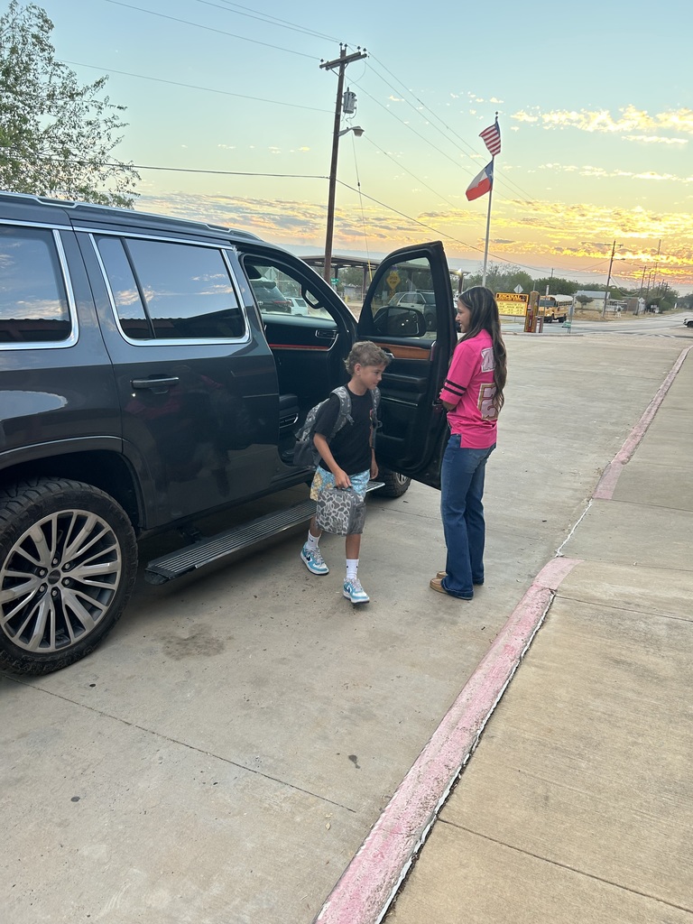 The CHS Cheerleaders and Football Players welcomed students at Encinal Thursday morning.