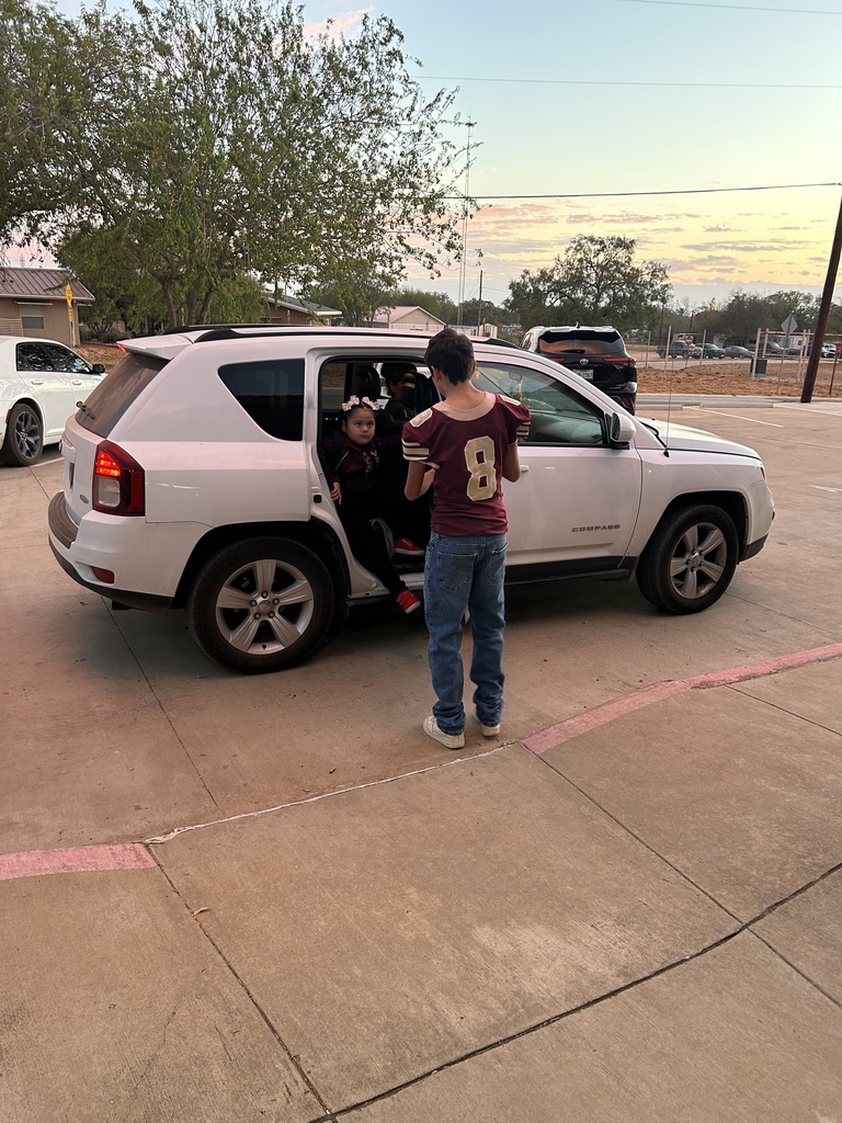 The CHS Cheerleaders and Football Players welcomed students at Encinal Thursday morning.