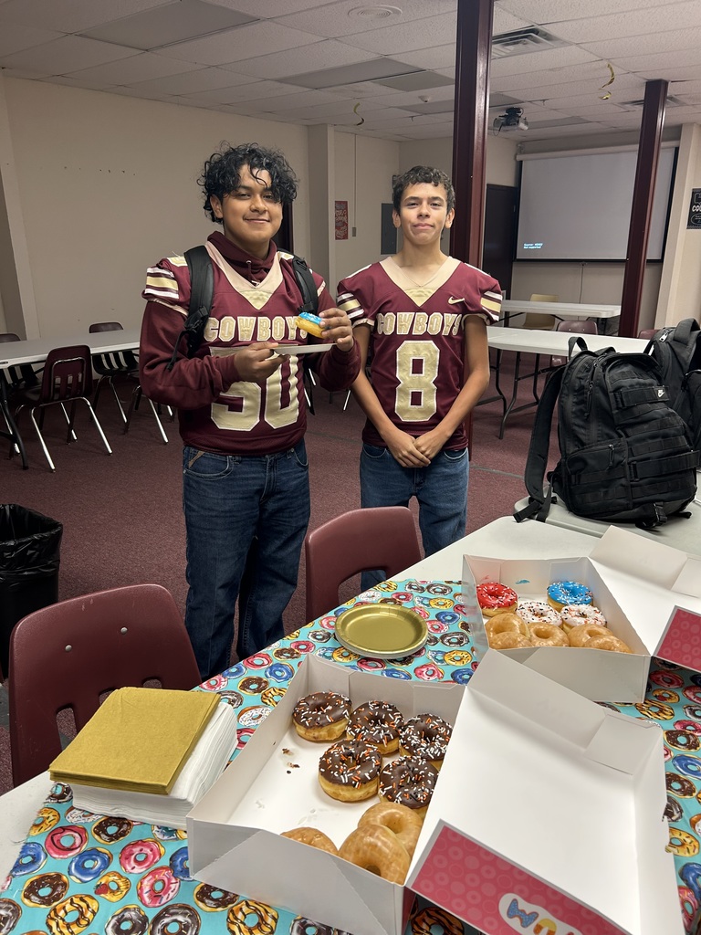 The CHS Cheerleaders and Football Players welcomed students at Encinal Thursday morning.