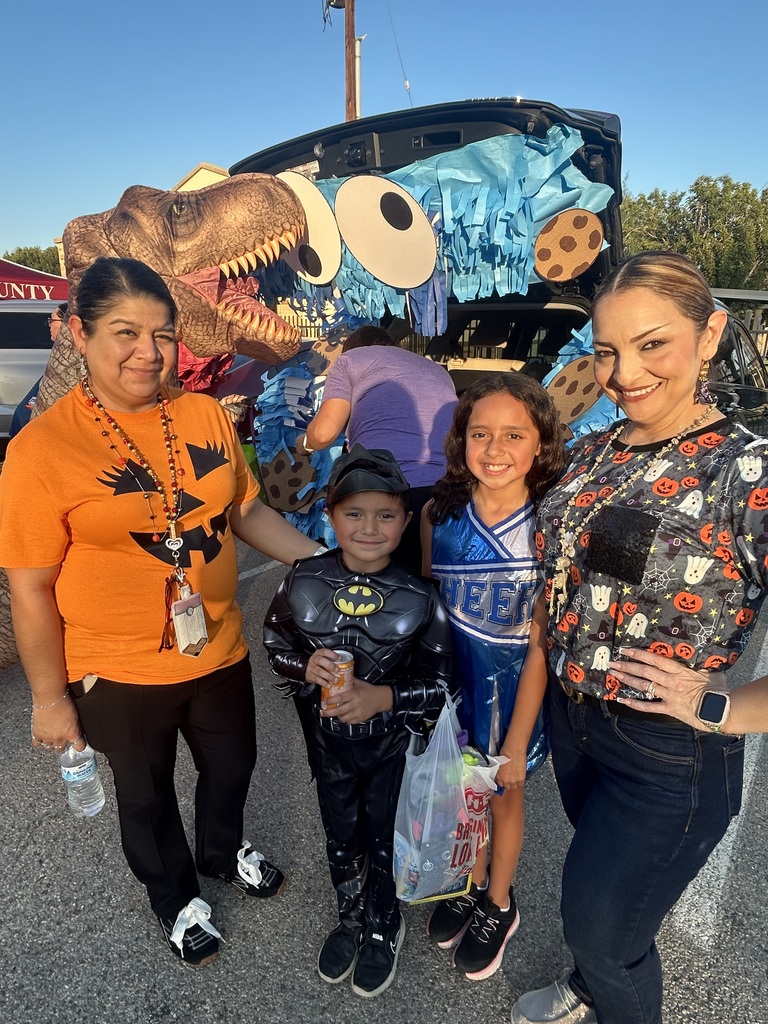 Encinal Elementary School had a successful Trunk or Treat  at the Encinal Veterans Park on Monday October 27, 2025.