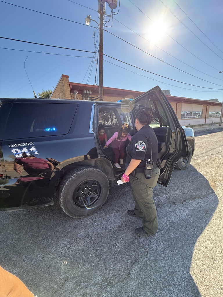 Getting off patrol unit