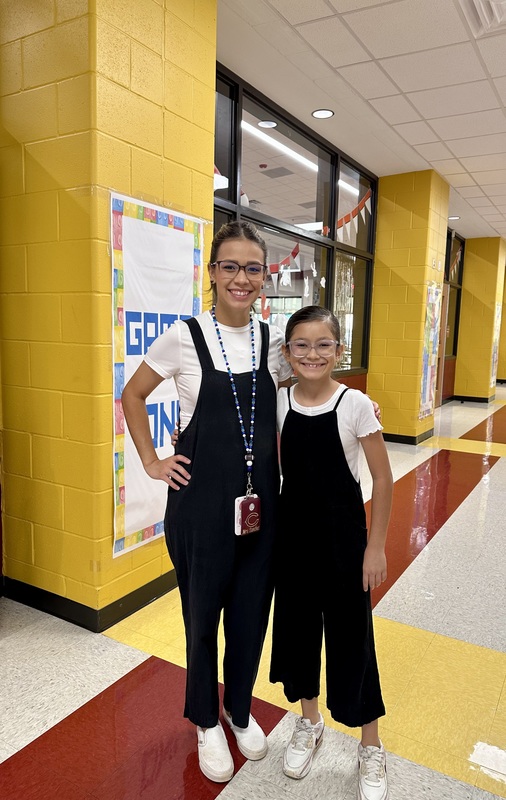 Homecoming Week Dress Up 2025 Day 3 -Twin Day
