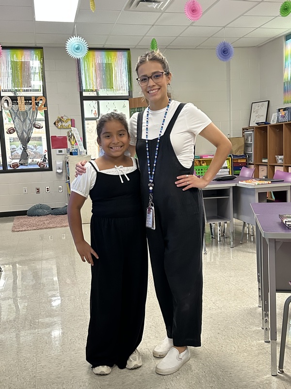 Homecoming Week Dress Up 2025 Day 3 -Twin Day