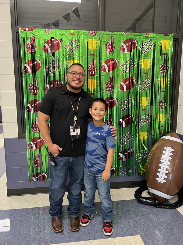 Homecoming Week Dress Up 2025 Day 3 -Twin Day