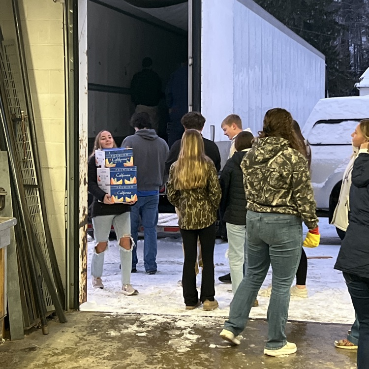 ffa students unloading citrus 