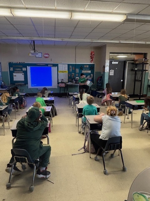 Jr. Beta reading to 2nd grade