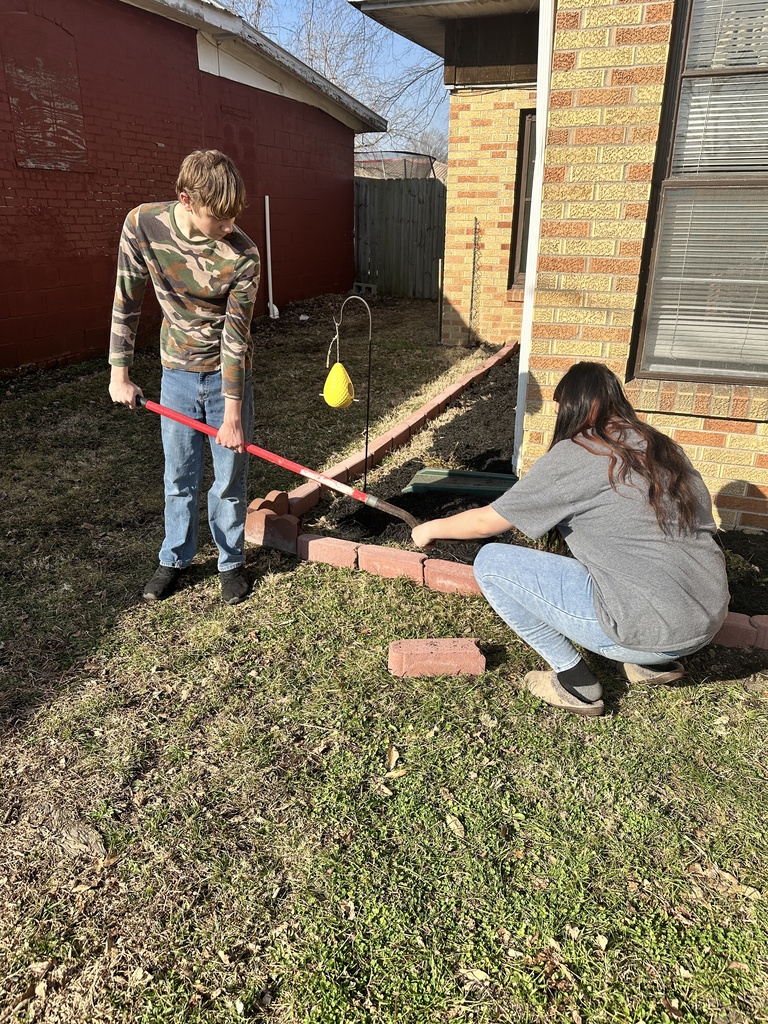 Students work on some landscaping to make the museum grounds look nicer for the event.