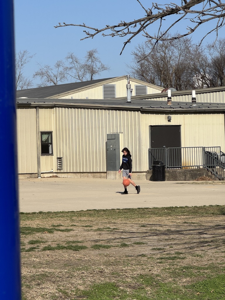 Maynard shooting around