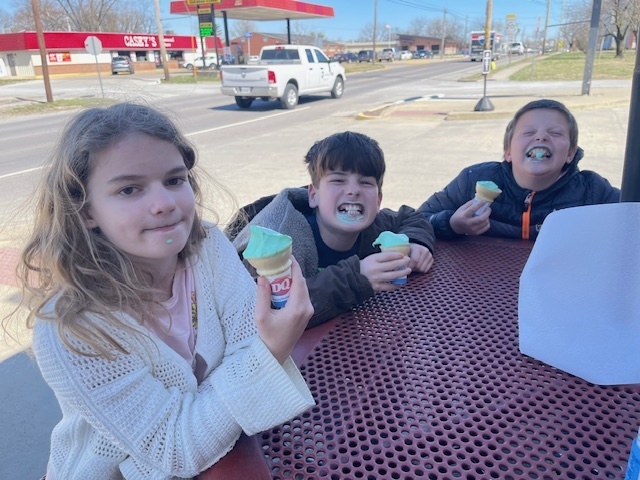 Cambria, Kanon, and Sawyer enjoying green ice cream