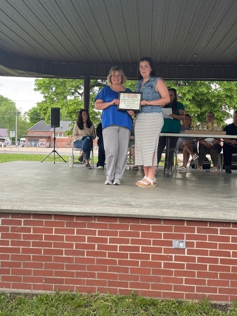 Mallori receiving the Jim Burns award