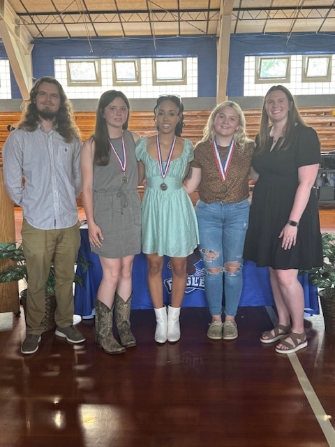 Mr. Ebmeyer Maci Samantha Addie Mrs. Richter