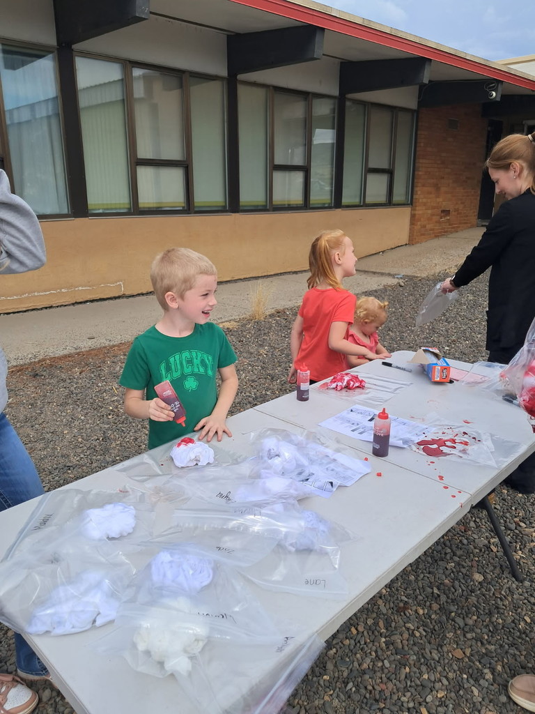students tie dye shirts
