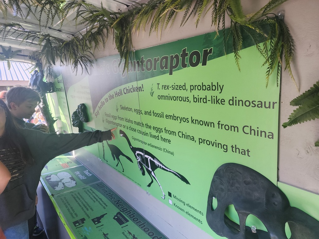 sign about dinosaurs