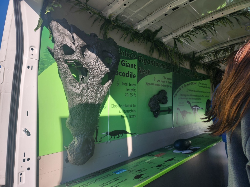 sign about dinosaurs
