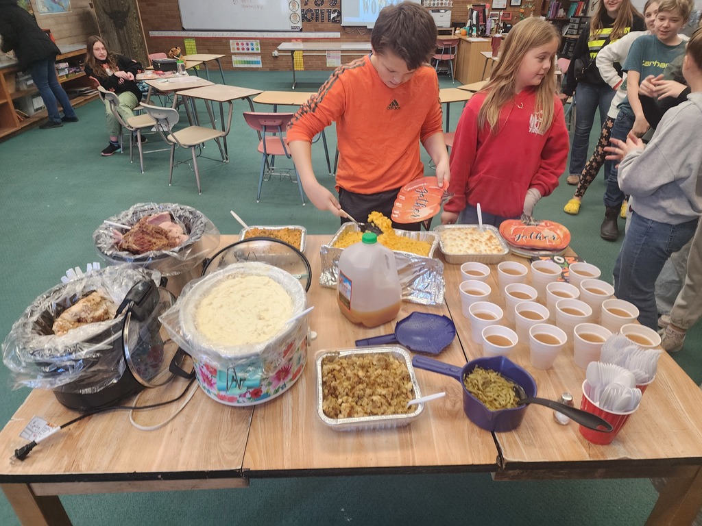 students take thanksgiving food