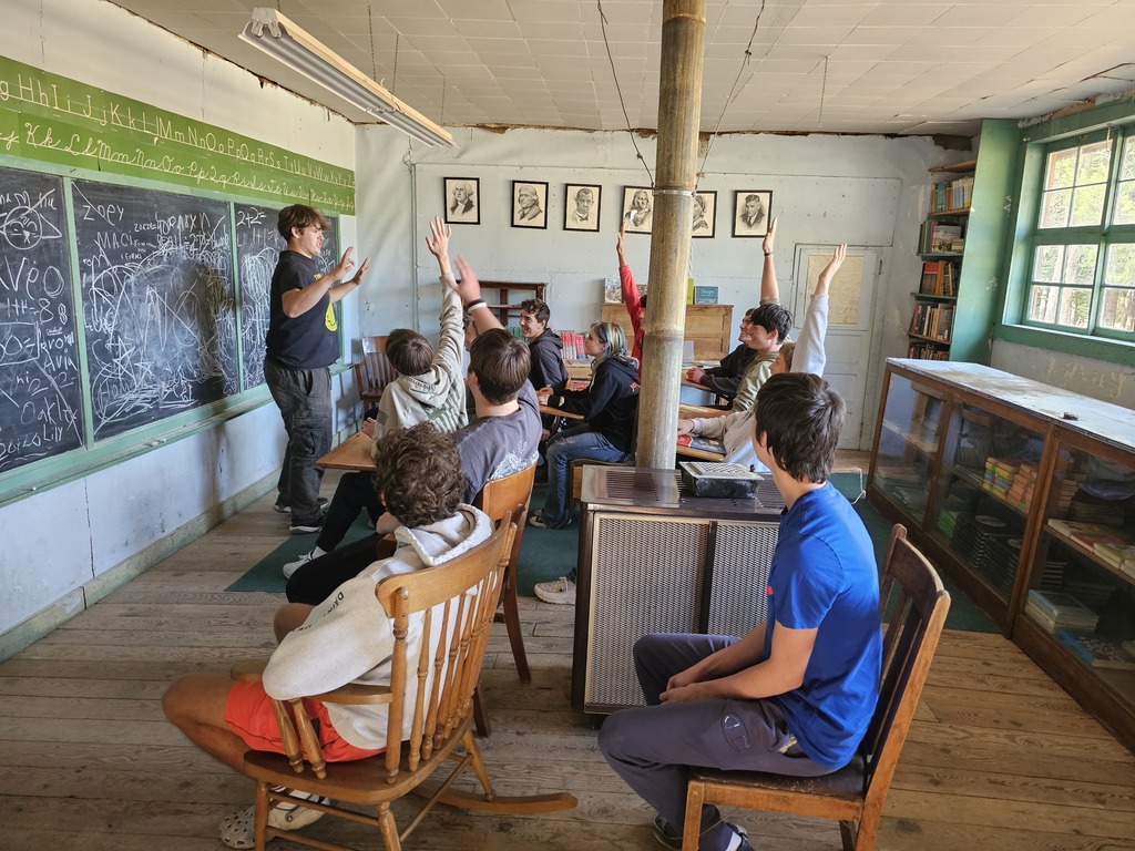 Students on the Warren Field Trip