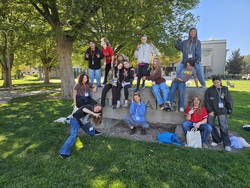 Jr. High girls pose for a picture at Tech Girlz field trip