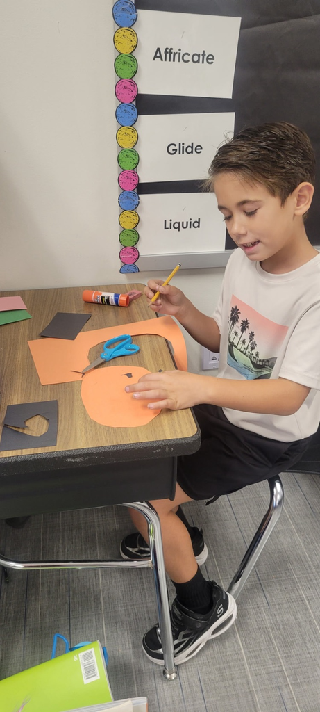 Writing a procedural text and made their own pumpkins