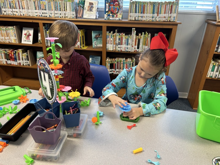 kindergarteners in library