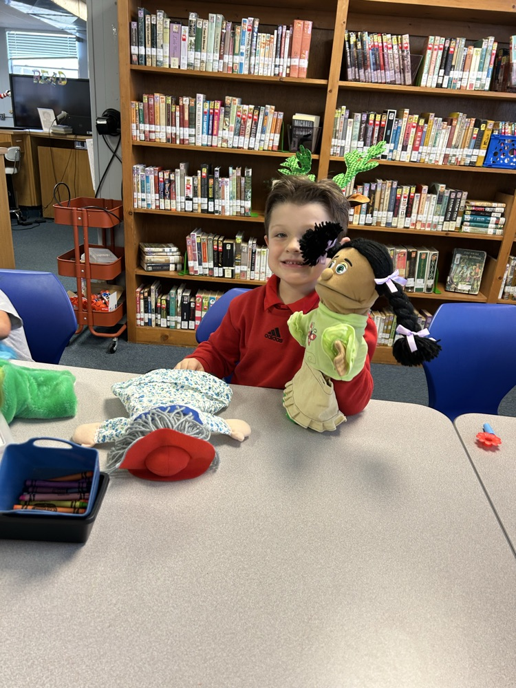 kindergarteners in library