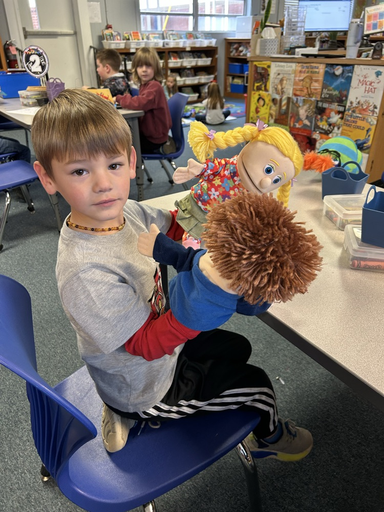 kindergarteners in library