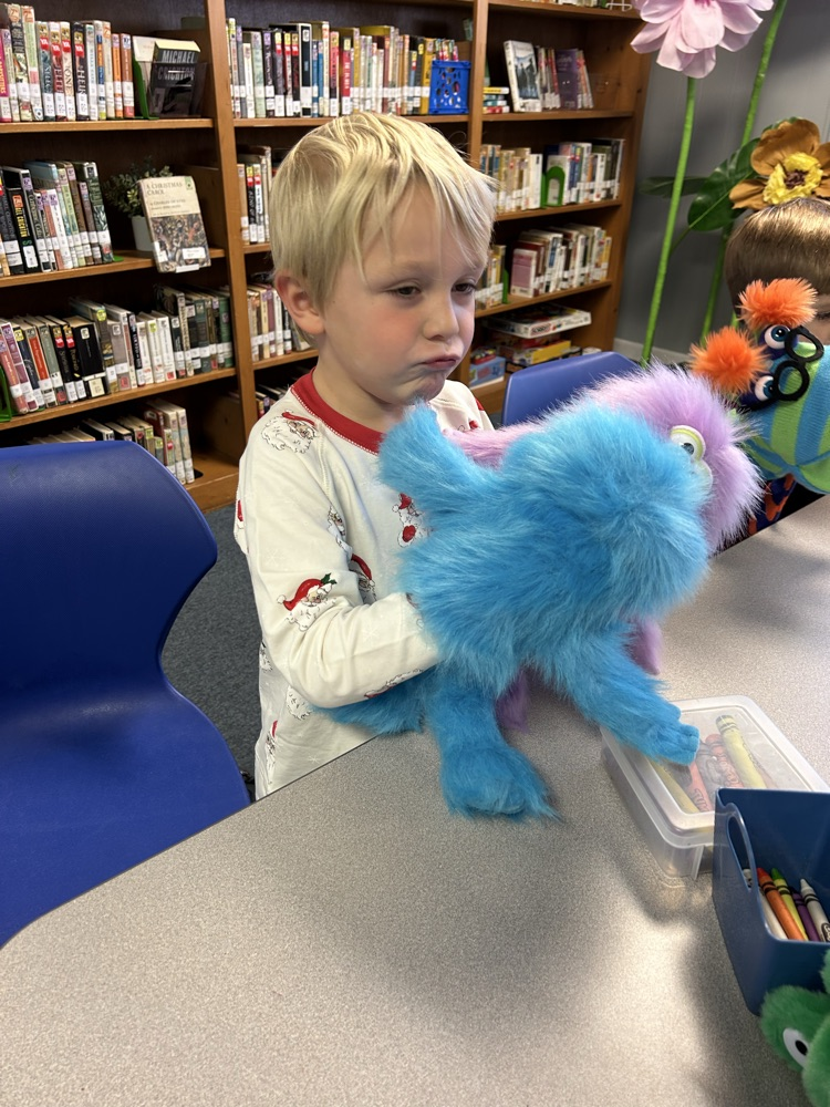 kindergarteners in library