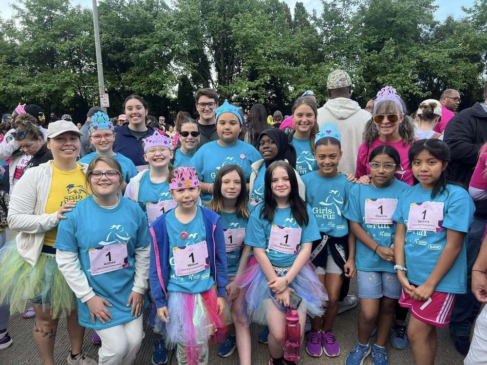 group of girls who ran a 5K