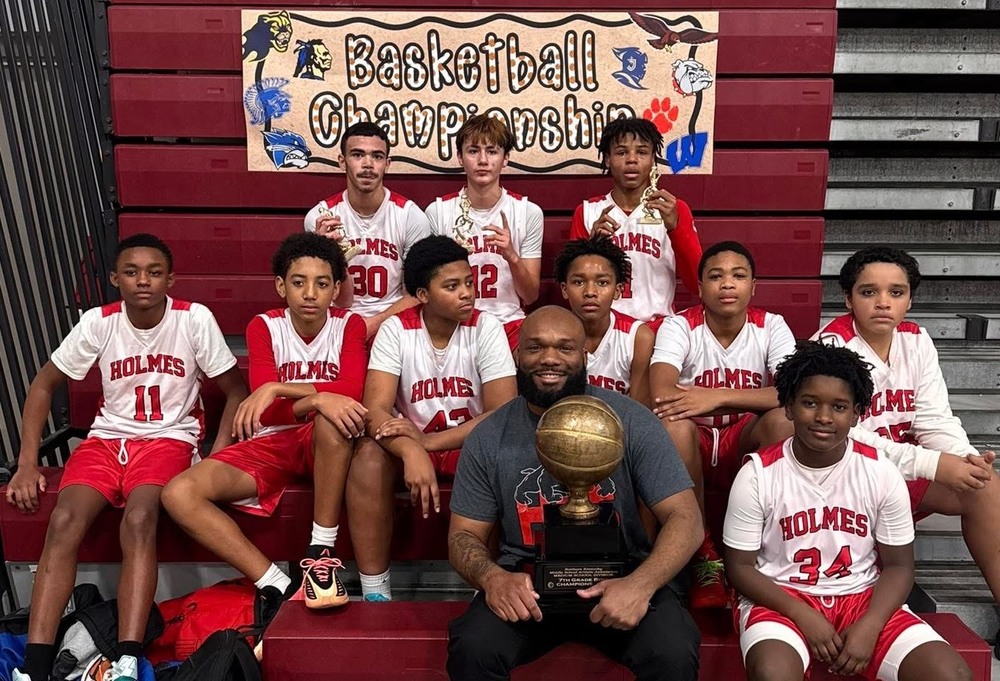 Holmes Middle School basketball team