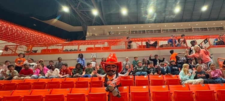 Pistol Pete decided to hang out without cool kids  