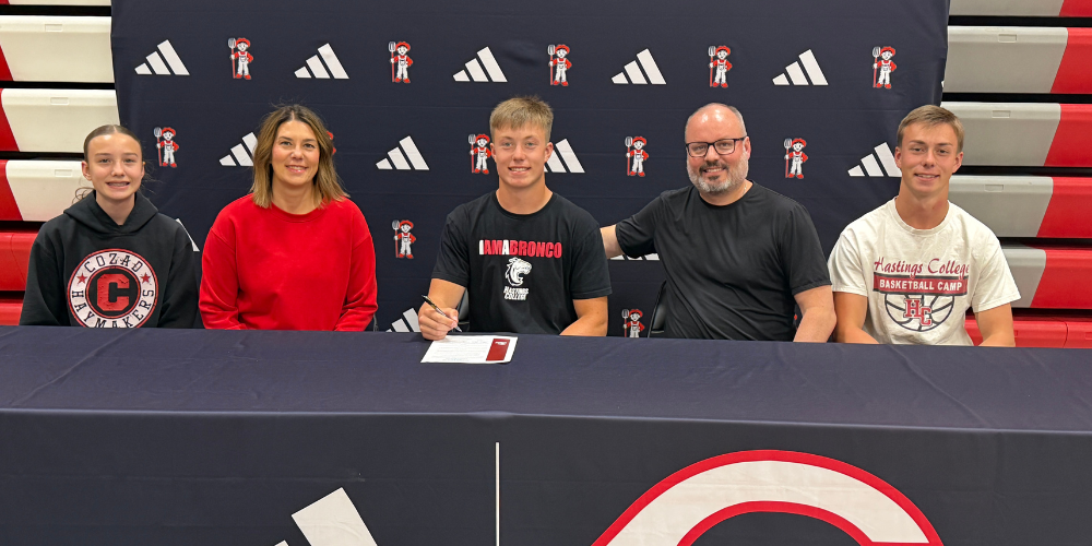CHS Senior Olliver Davis Commits to Hastings College Basketball