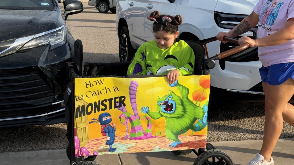 Crane Elementary Book float parade